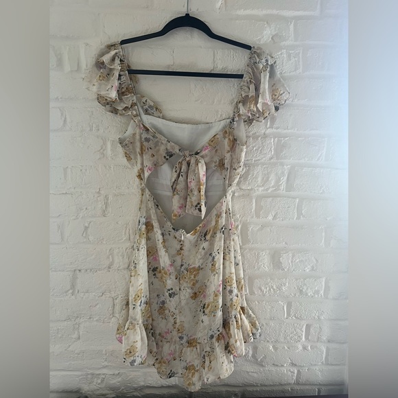 Selfie Leslie Lazy Sunday frill shoulder dress - Picture 6 of 6